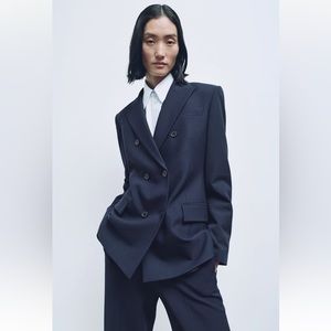 Zara TAILORED DOUBLE BREASTED BLAZER. Navy Blue. Size XS. New with Tags.